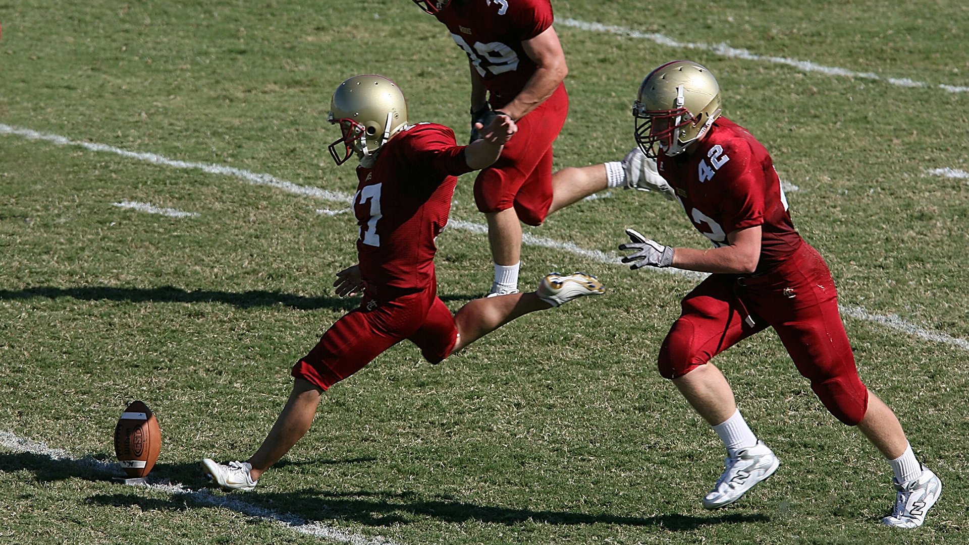 综合格斗赛场焦点！澳大利亚队对阵英格兰队，激战正酣，豪门对决再度上演